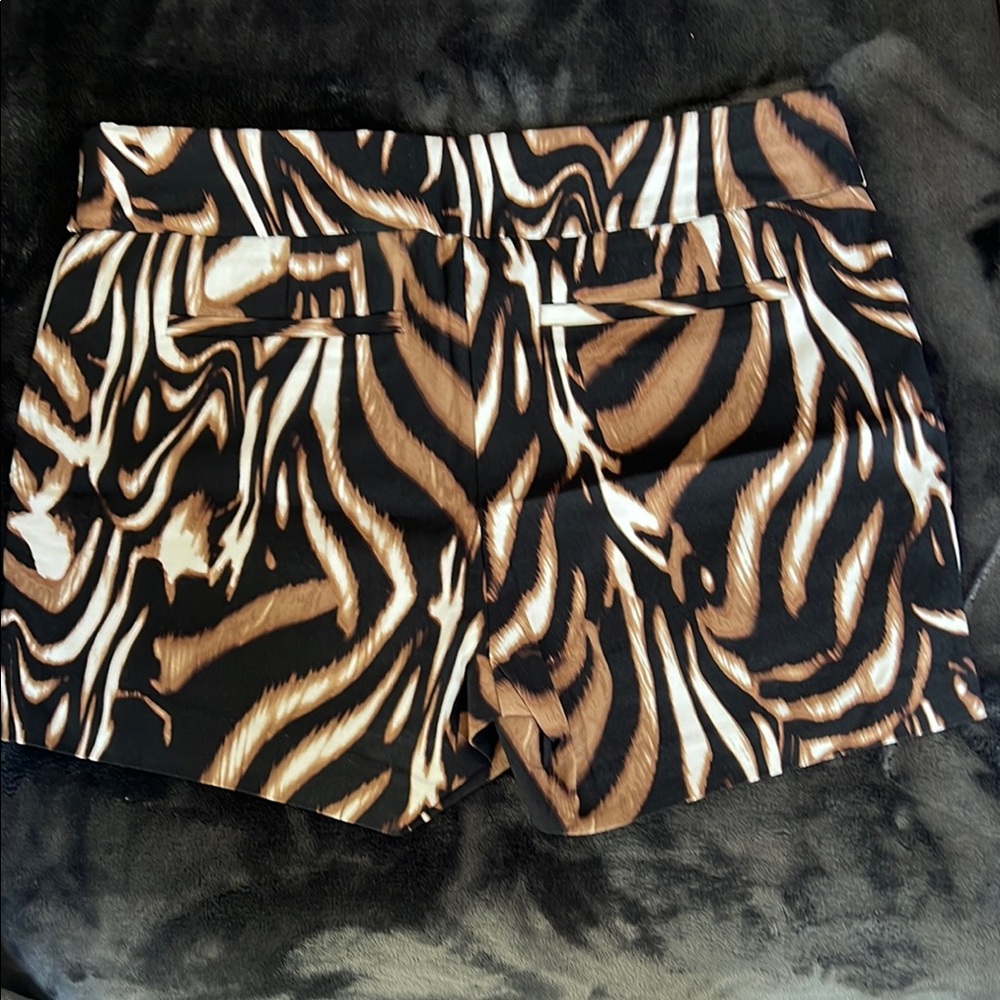 Women's Animal Print Slip-on Shorts - Picture 3 of 3